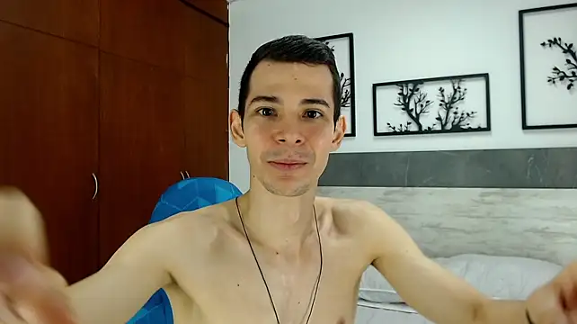 Brandon_Wolf webcam