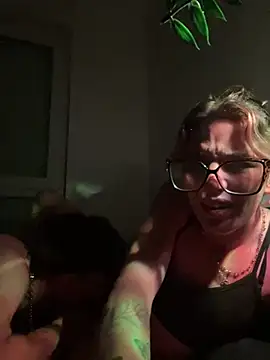 MissGoldieB webcam