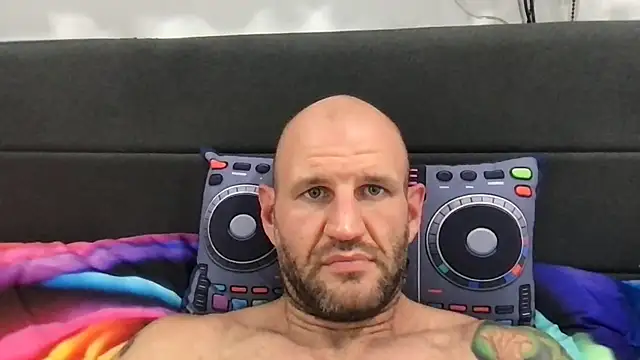 brianomally (Ask my age) - flash ass 5 minFlash cock or ass 5 min