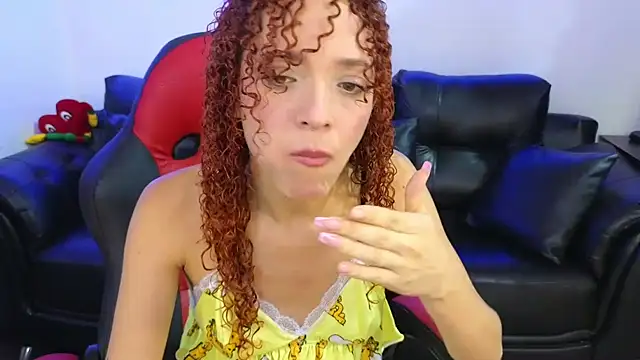 sexyleilaa (F young) - I play with my dildo