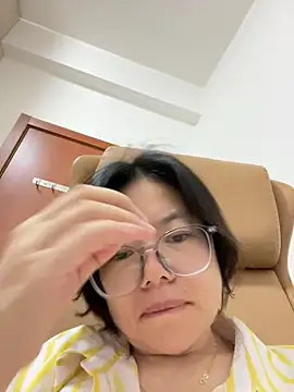 suning668 live cam on StripChat