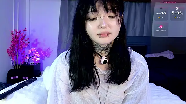 lein_bone (F teen) - fuck my ass with small dildo