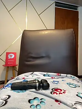 SQUIRTINGQUEEN11 live sex cam