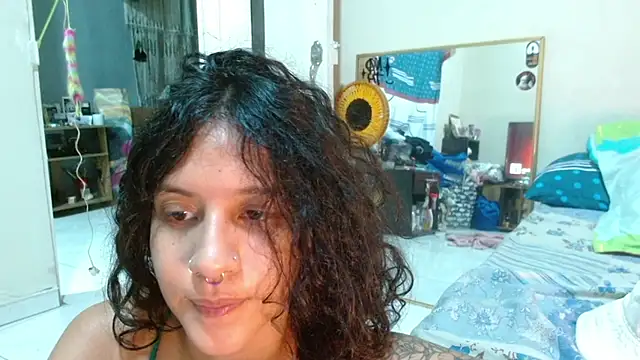 AlinaWoolf_ webcam