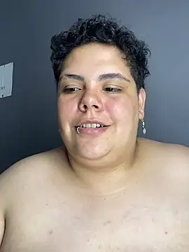 Hailey_Curvy webcam