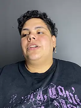 Hailey_Curvy webcam