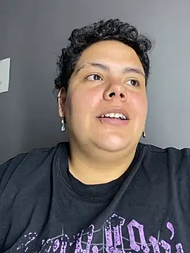 Hailey_Curvy