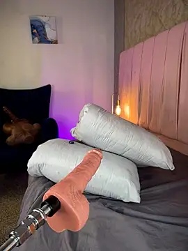 Hillary_Collins1
