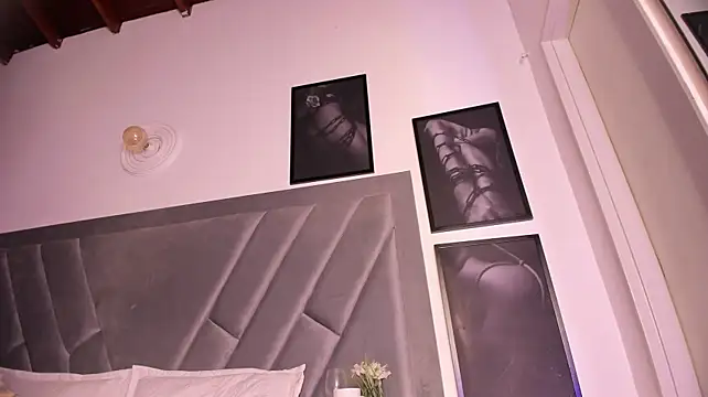 brenda_nova18 live cam on StripChat