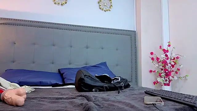 MihaCarther webcam