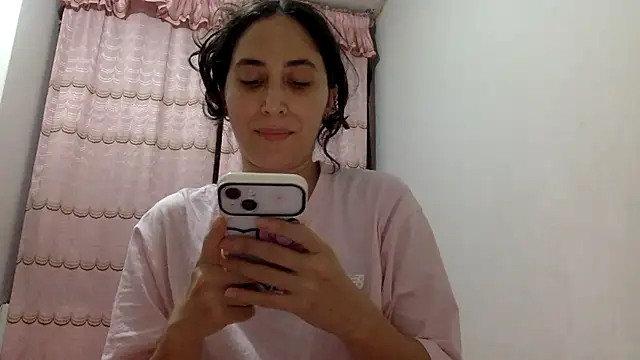 LatinDoll8 live cam on StripChat