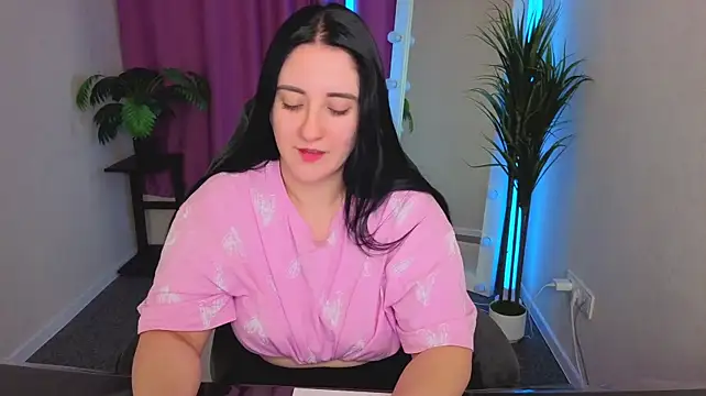 Lucy_Haall webcam