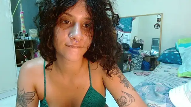 AlinaWoolf_ webcam