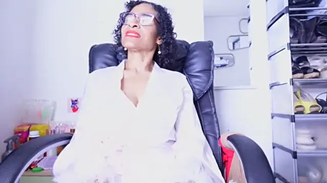 Aries_Mature webcam