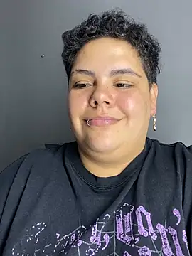 Hailey_Curvy webcam