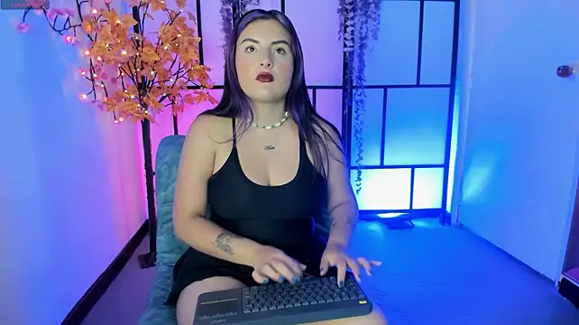 Violet-Secret webcam