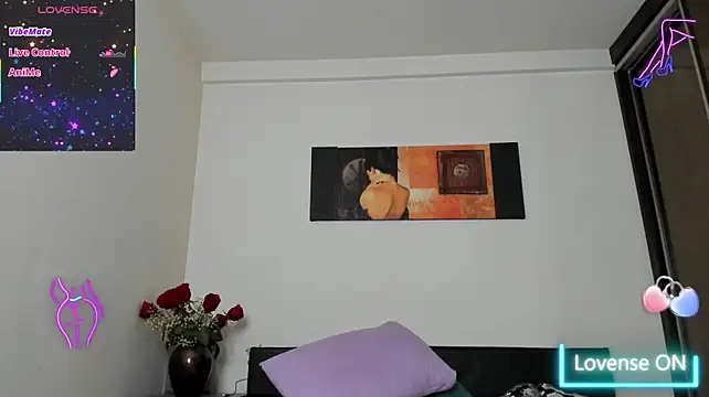 GoldenLunaa webcam
