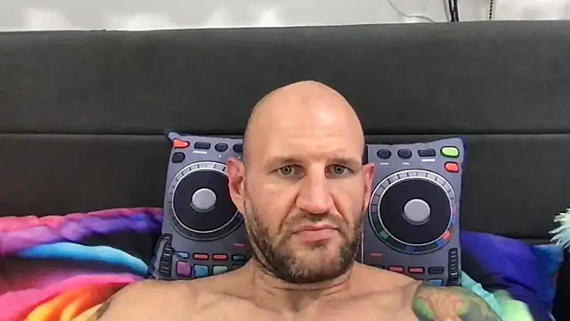 brianomally (Ask my age) - naked djing