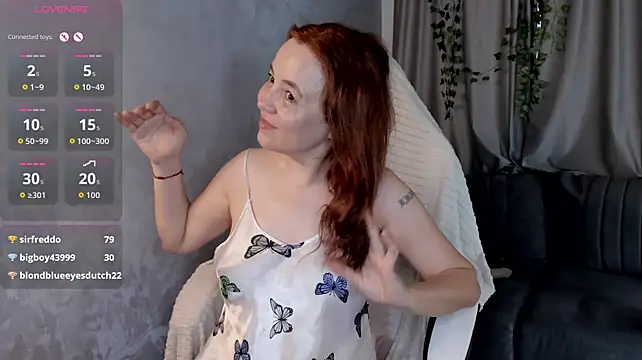 kira_adler (F mature) - Naked in oil masturbates with you