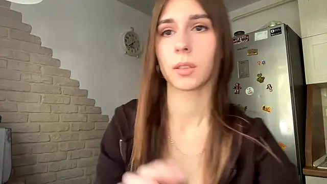 ZaraGuyette live cam on StripChat