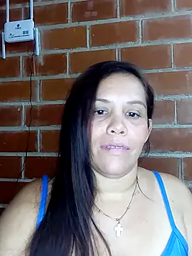 alexandra-queen2 live cam on StripChat