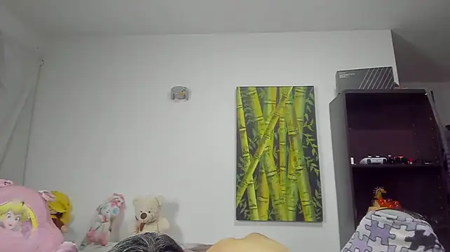 Khalifa_Gold's room
