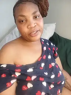 BeverlyQueen15 live cam on StripChat