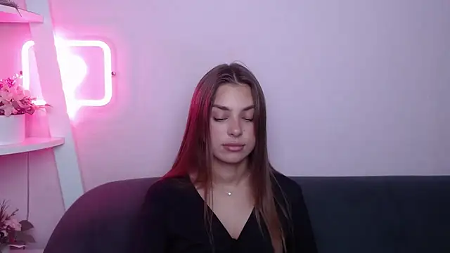 MilanaAngelAs live cam on StripChat