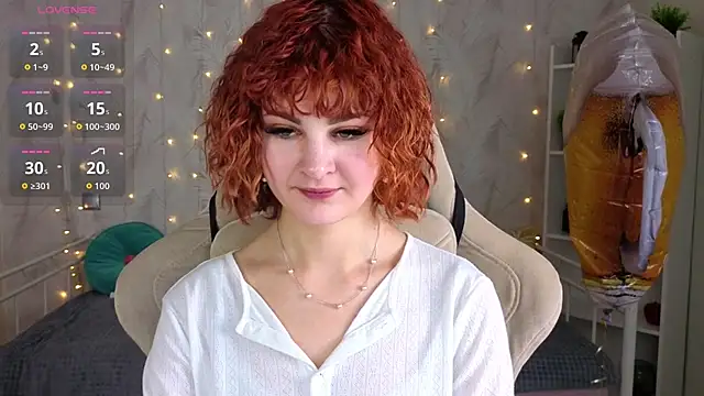 Kira__Fluffy live cam on StripChat