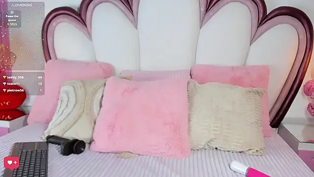 MiaDiamont webcam