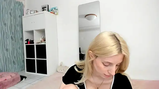 KenzieDawton live cam on StripChat