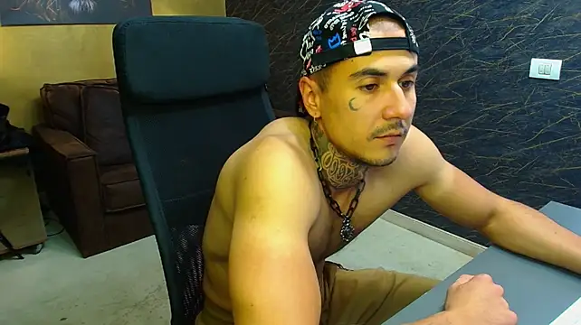 RomeoBodhi live cam on StripChat