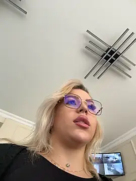 IveySin webcam