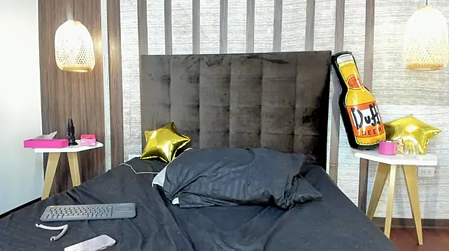 Hannah_Cross live cam on StripChat