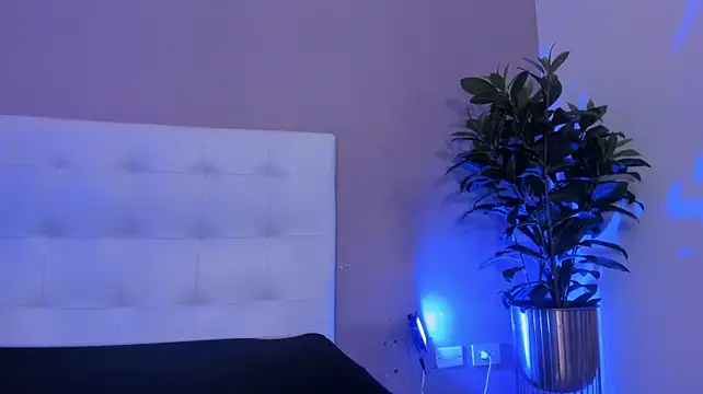 aramjones live cam on StripChat
