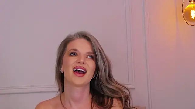 AriannaRuss live cam on StripChat