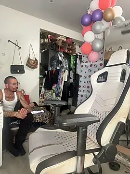 Motherbigbus's room