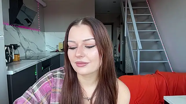 EliseNomik webcam