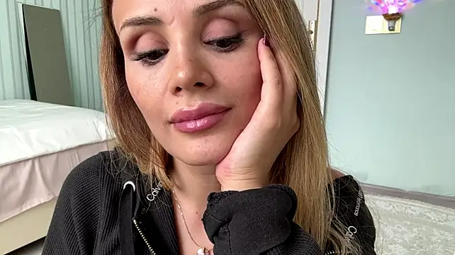 SayraPie live cam on StripChat