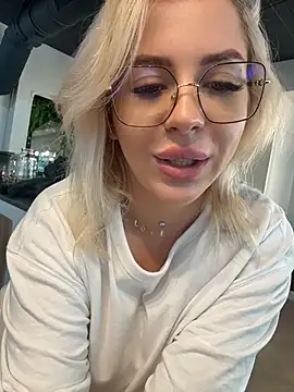 IveySin live cam on StripChat
