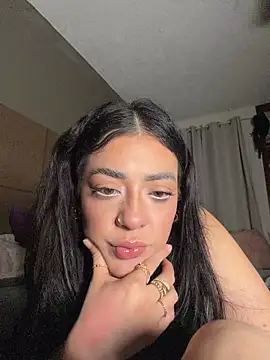Tunoviafavorita live cam on StripChat