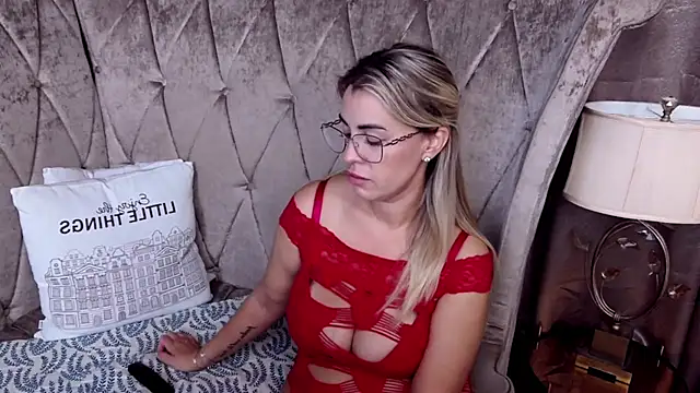 bustygizelle (F milf) - naked show play my pussy