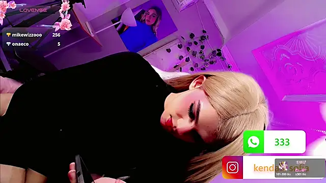 Sophiaa_doll_ live cam on StripChat