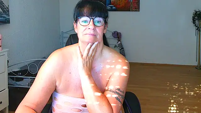 Sylly live cam on StripChat