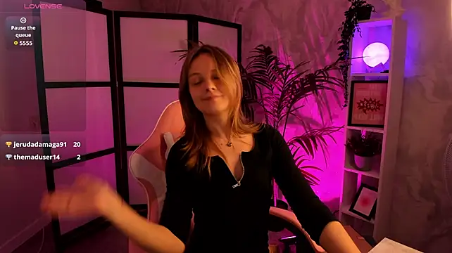 Alisa_Laurent live cam on StripChat