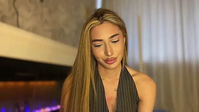 alissadreams (F teen) - show off your pussy under your skirt