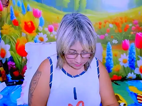 indianroxy (F mature) - keep my kitty wet n throbbing