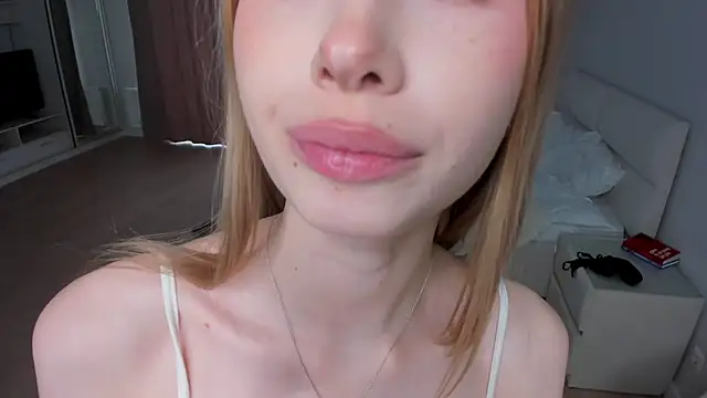 JunieAmert webcam