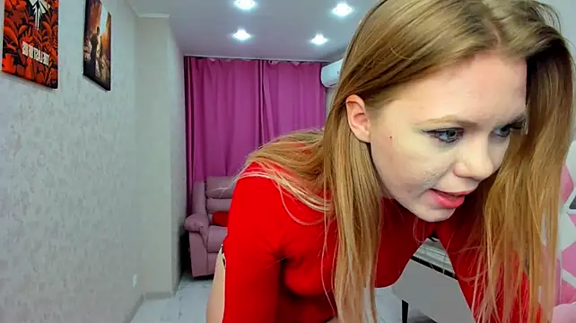 Strawberrye live cam on StripChat