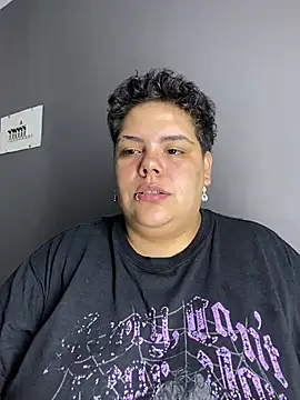 Hailey_Curvy